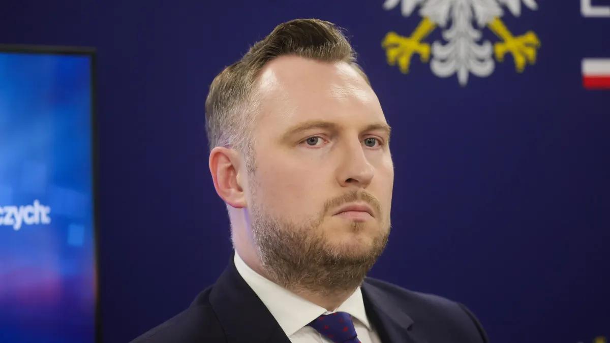 Worki z węglem opałowym ułożone na palecie, zima 2026, przygotowania do sezonu grzewczego w Polsce