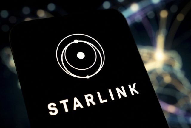 Pożar bazy Starlink na Mazowszu. Służby podejrzewają podpalenie rozdzielni