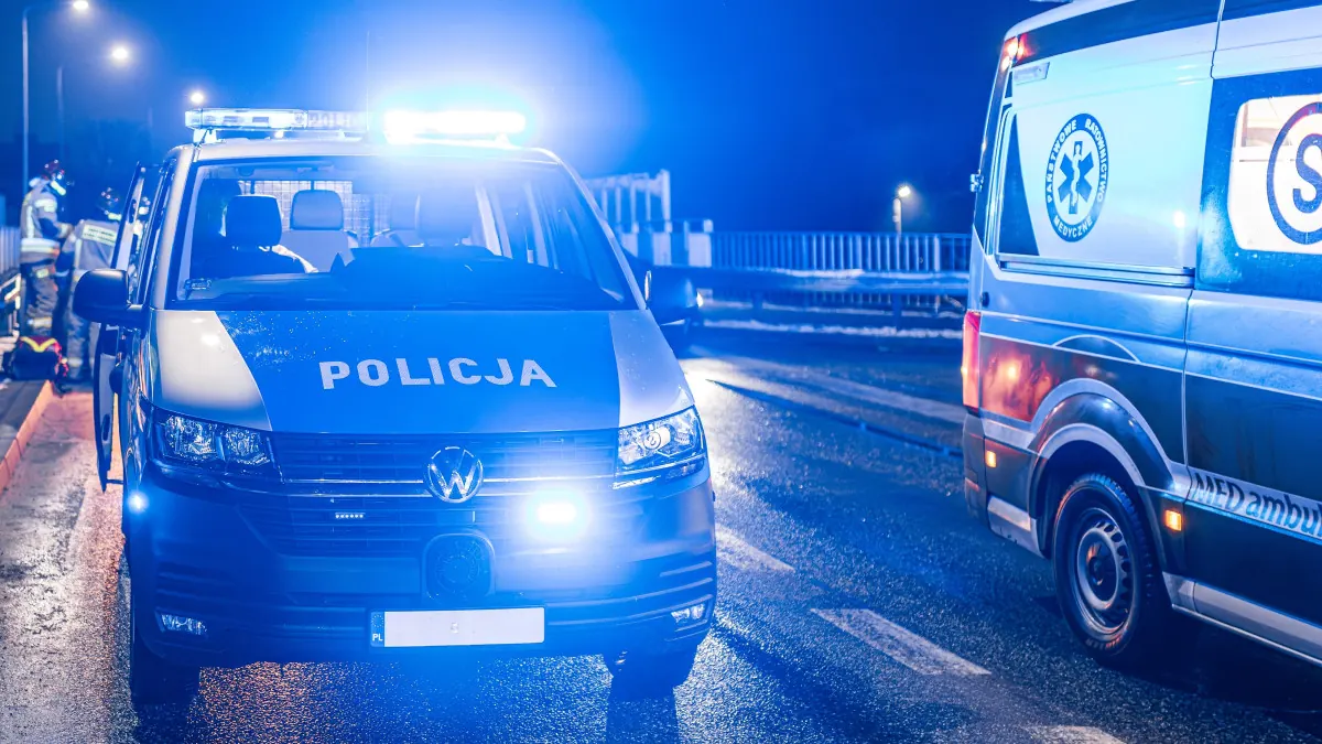 Miejsce poważnego wypadku na drodze S17 w Lubelskiem, zderzenie trzech samochodów, służby ratunkowe