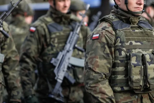 200 tysięcy powołań na ćwiczenia i więcej żołnierzy zawodowych. MON przedstawia plany na 2027 rok