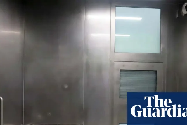 Rzecznik praw obywatelskich Queensland wycofuje się z wezwania do zamknięcia więzienia dla nieletnich. Dzieci samookaleczają się, by zmienić placówkę