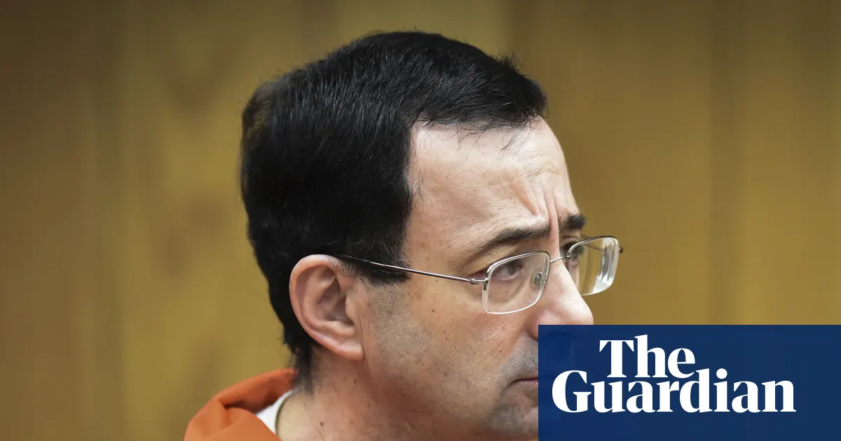Larry Nassar podczas rozprawy sądowej w Charlotte w stanie Michigan w lutym 2018 roku