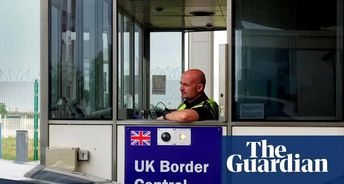 Wielka Brytania: AI potajemnie wdrażana w Home Office – raport ujawnia „cyfrowe wrogie środowisko”