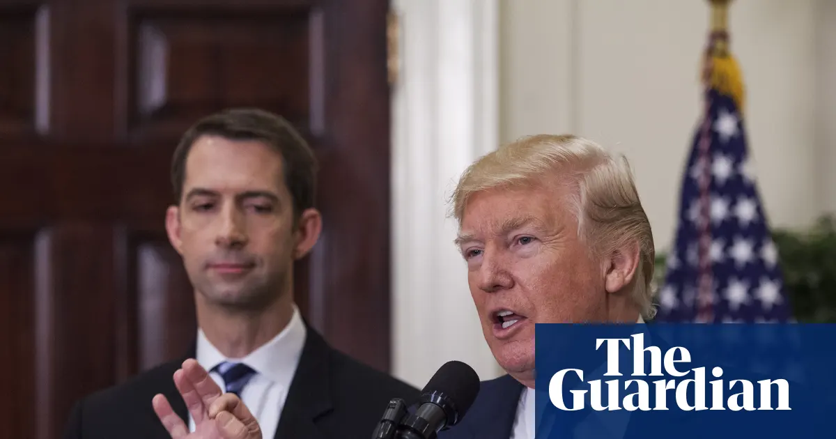 Donald Trump i senator Tom Cotton podczas spotkania w Waszyngtonie w 2017 roku