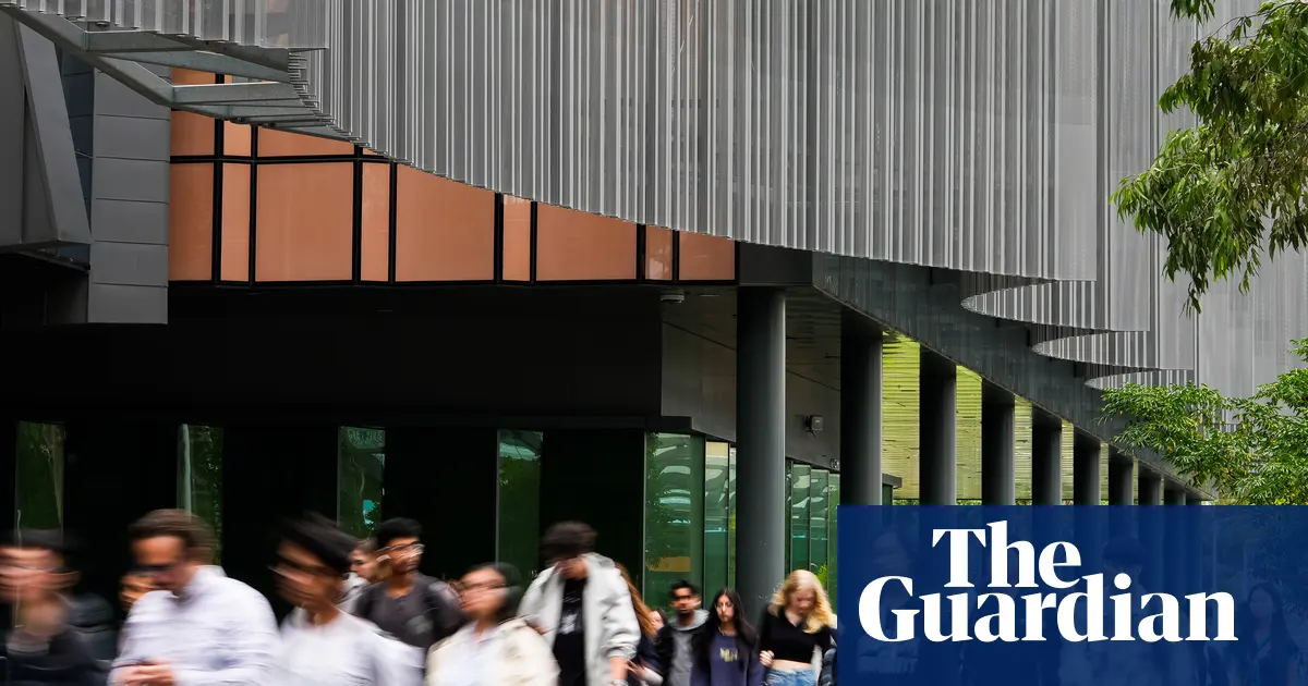 Pusty kampus uniwersytecki w Australii