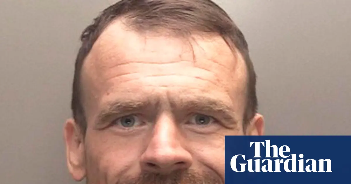 Anthony Lloyd, 38-letni więzień poszukiwany przez Metropolitan Police po ucieczce z placówki medycznej w Lewisham