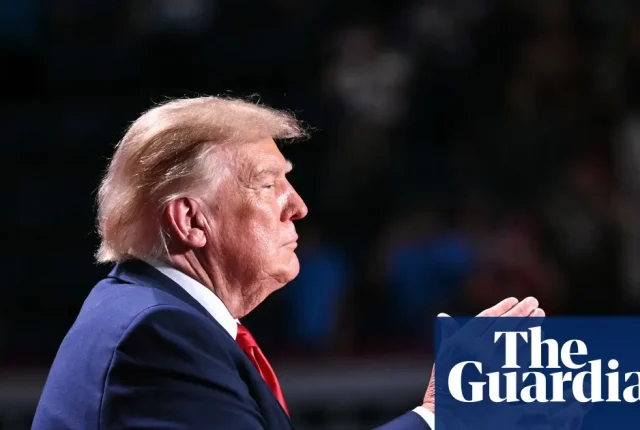 Protesty zakłócają wiec Donalda Trumpa w Teksasie. Prezydent USA musiał zejść z mównicy
