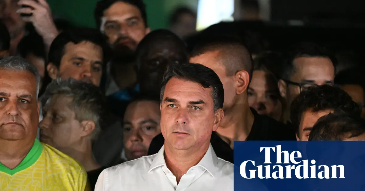 Flávio Bolsonaro składa oświadczenie w Brasílii po wyborach prezydenckich w Brazylii.