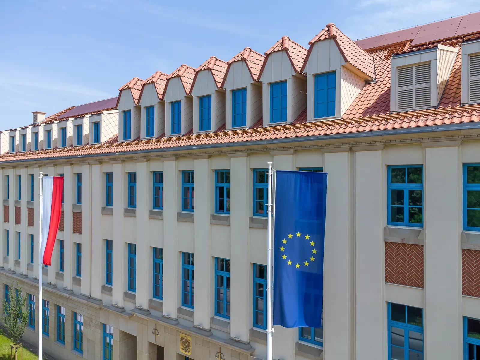 Flagi Unii Europejskiej, Ukrainy i Mołdawii przed siedzibą instytucji unijnych w Brukseli