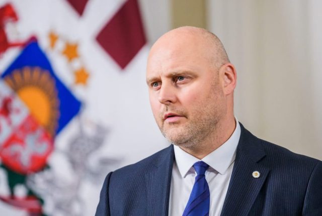 Łotwa przed wyborami: Kulbergs prowadzi, ale może stracić koalicjantów