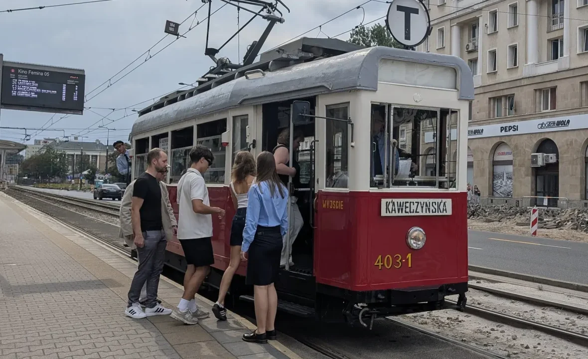 Warszawskie Linie Turystyczne przewiozły 112 tys. pasażerów w 18. sezonie