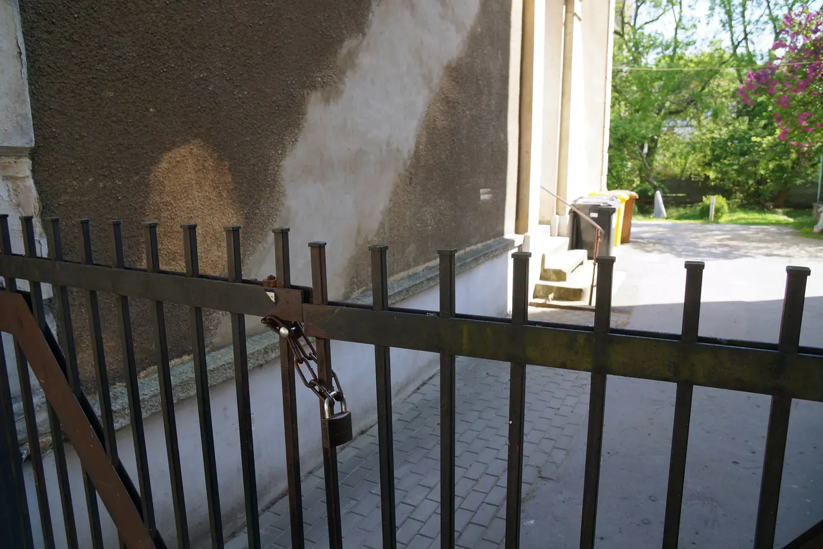Widok na Rynek Główny w Krakowie z Sukiennicami i wieżą ratuszową w tle, dzień wyborów prezydenckich