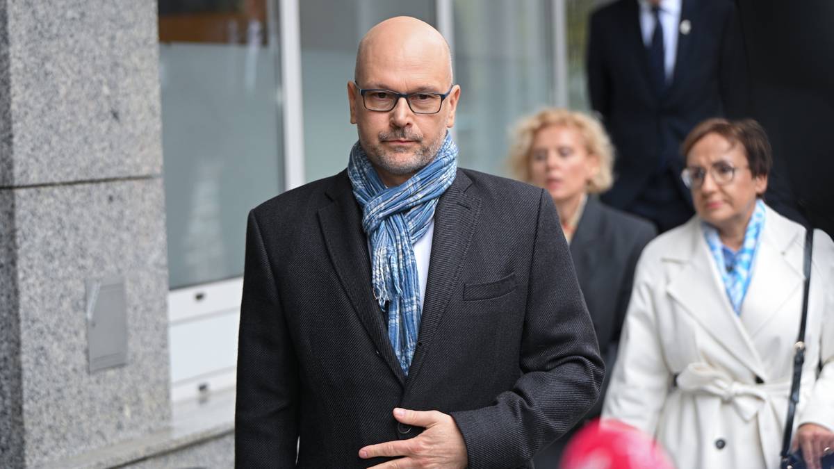 Maciej Berek, sędzia Trybunału Konstytucyjnego, odpowiada na pytania dziennikarzy podczas briefingu prasowego