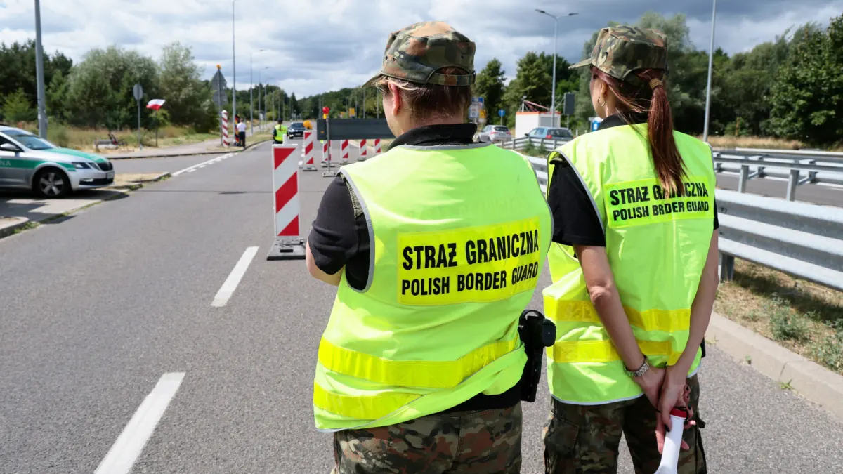 Kontrola dokumentów prowadzona przez Straż Graniczną na przejściu polsko-niemieckim